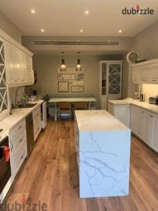 5,020,000 ج.م للبيع بتسهيلات شقة متشطبة بالتكيفات و الباركينج هدية خلف Hyper one