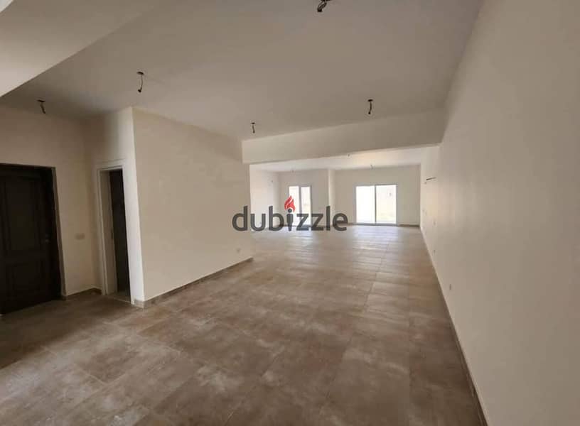 شقه 134م للبيع بفيو برج ايقوني في كمبوند المقصد متشطبه و استلام فوري 3 غرف و التقسيط يصل حتى 10 سنين 0