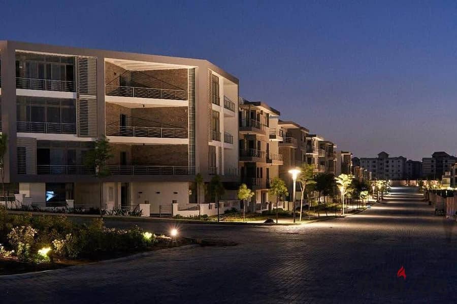 شقه للبيع بمقدم 5% و بالتقسيط على 8 سنين امام مطار القاهره في كمبوند في التجمع الاول-القاهره الجديده بدون فوايد 0