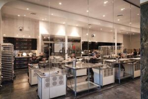 مصنع منتجات غذائيه ومشروبات بسعر مميز للايجار في التجمع الخامس منطقه الالف مصنع 220,000 ج.م