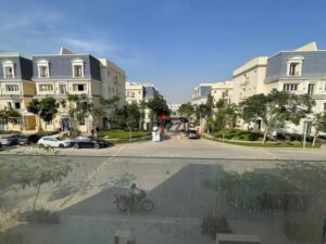 للبيع فيلا تاون هاوس في كمبوند ريوس بجوار ماونتن فيو اكتوبر بارك و باتيو 6 استلام فوري نصف تشطيب 11,000,000 ج.م