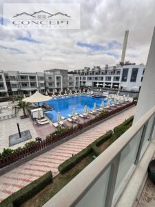 شاليه بإطلالة مزدوجة على البحر وحمام السباحة في أروما للبيع – العين السخنة 4,500,000 ج.م