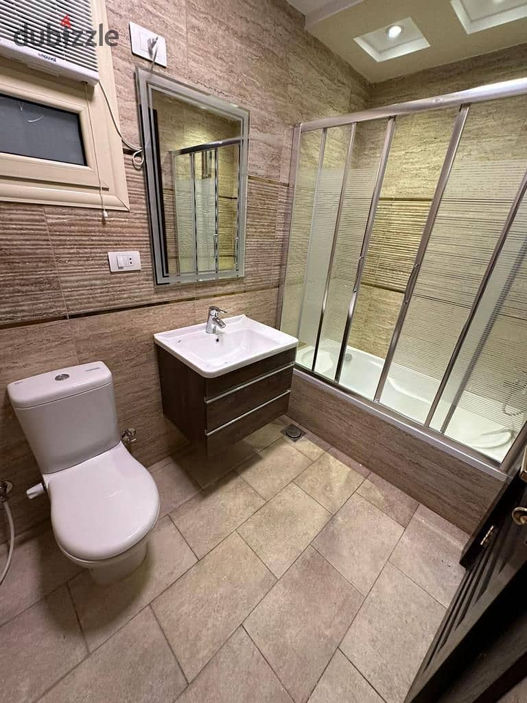 شقة للبيع استلام فورى فى التجمع الخامس جمب الجامعة الأمريكية متشطبه 0