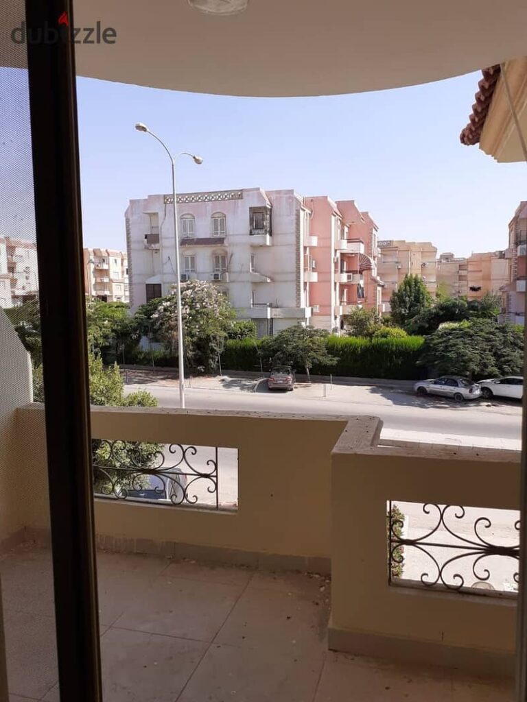 شقه للبيع بالحي المتميز 6اكتوبر منطقة الفلل بسعر محروق لسرعة البيع 0