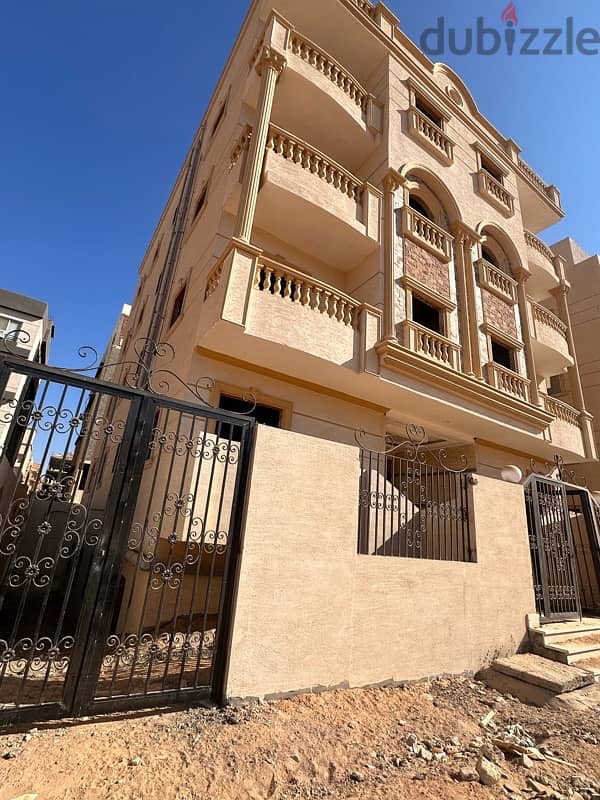 شقه للبيع التوسعات الشماليه الشيخ زايد 0