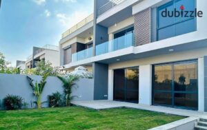 تاون هاوس للبيع علي حمام سباحة برايفت بالتقسيط في كمبوند باتيو تاون في التجمع الخامس عند الجامعة الأمريكية و السعر مميز 20,000,000 ج.م