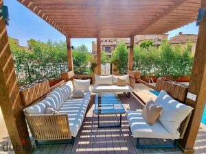 فيلا للايجار مفروشه بحمام سباحه فى كمبوند ميفيدا 180,000 ج.م