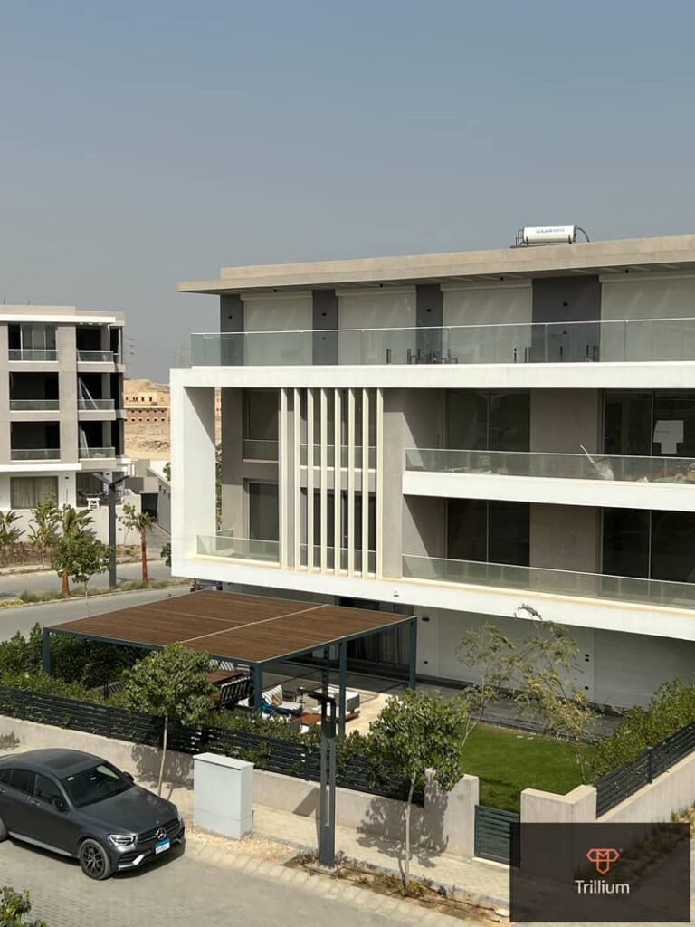 شقه للبيع 204م + 20 م روف تشطيب كامل بسعر لقطه في لوكيز مميز بجوار نيو جيزه - Joulz 0