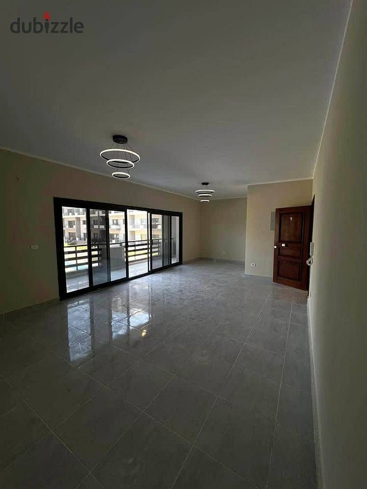 شقه 3 غرف للبيع استلام فوري ومتشطبه مقدم 10% وبالتقسيط علي 10 سنين وخصم كاش 34% قريب من صن سيتي مول 0