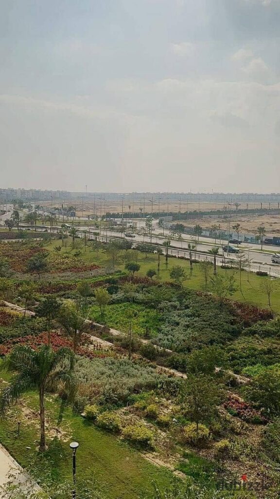 للبيع شقة مساحة 140م مدينتي b14  فيو مجري السيل مجموعة 142 0