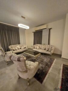 فيلا مستقلة للإيجار مفروش بالفرش كمبوند المقصود 95,000 ج.م