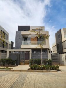 لافيستا سيتي فيلا ٣٦٦م مودرن موقع مميز اقل سعر 23,500,000 ج.م