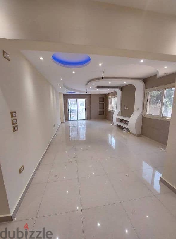 شقة ٢٣٠م بمدينة نصر بالمنطقه الاولى من المالك مباشرة 0