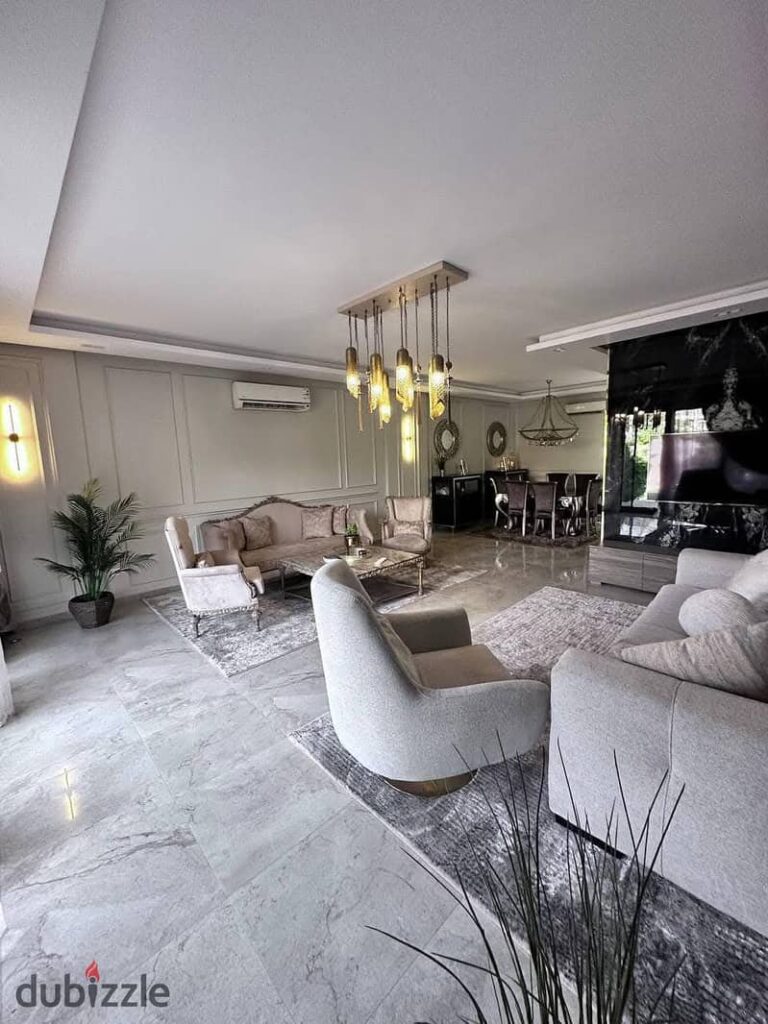 بالقرب من الجامعة الامريكية شقة للبيع متشطبة بالتكيفات جاهزة للسكن في القاهرة الجديدة و دقايق من التجمع الخامس علي فيو بحري صريح 0