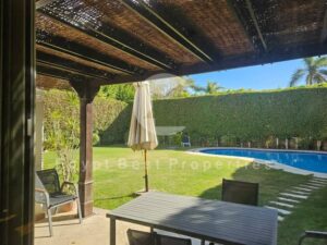 شقة دور ارضى بحديقة وحمام سباحة للايجار بكمبوند قطامية هايتس القاهرة الجديدة 217,755 ج.م