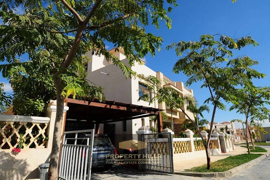 استلم فيلا 298 متر بانوراما فيو الجولف مع حمام سباحه خاص بجوار دريم لاند و ماونتن فيو 0