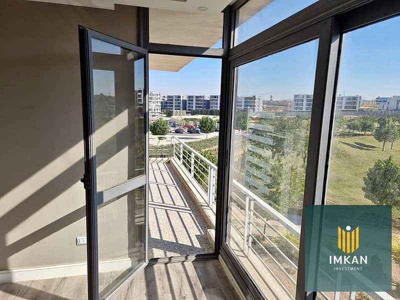 شفة في كمبوند تاج سيتي - التجمع الاول امام اكاديمية الشرطة 160م بالتقسيط علي 4 سنوات - شقة open view 0