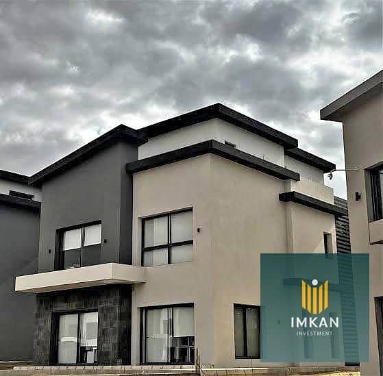 فيلا للبيع استلام فورى فيو على النادى امام الرحاب فى كمبون دكريك تاون التجمع الأول القاهرة الجديدة 0