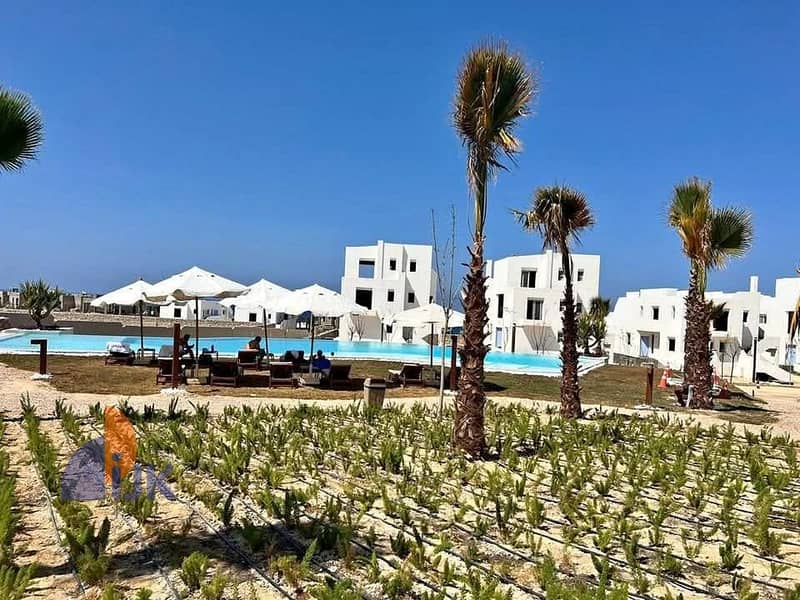 سينيور شاليه روف بنتهاوس متشطب بالمطبخ والتكييفات بفيو لاجون في ازها راس الحكمة الساحل الشمالي. noth coast 0