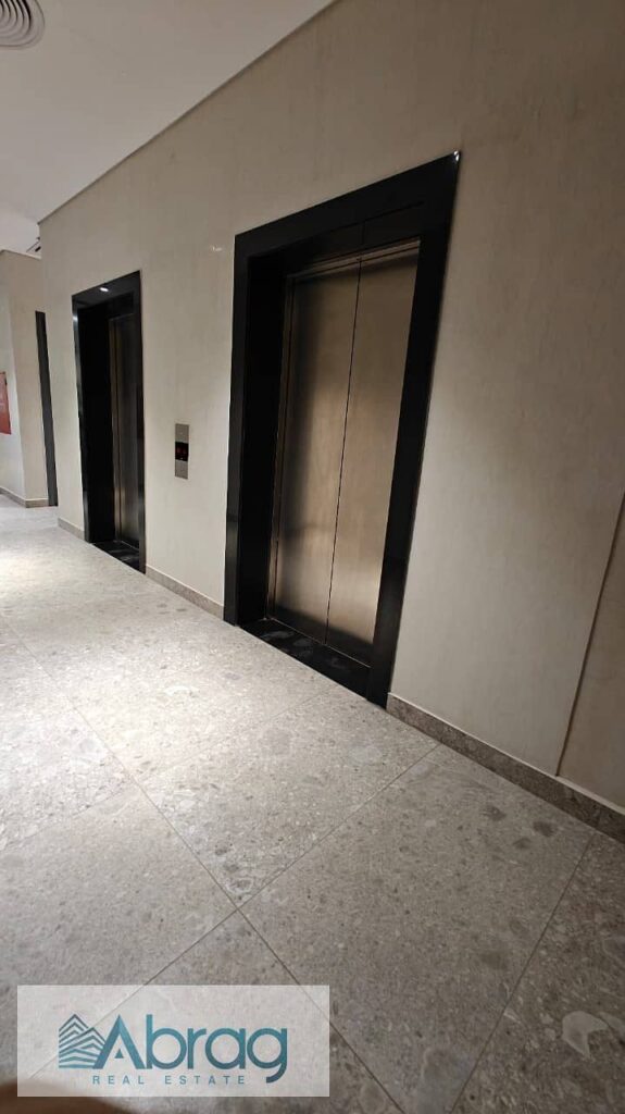 مكتب اداري 800م للايجار علي المحور المركزي الشيخ زايد 0