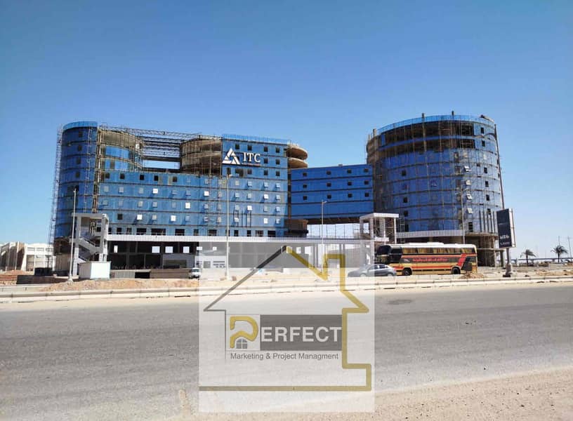 محل تجاري ٧٠ متر استلام فوري في اول منطقه تشغيليه في العاصمه الاداريه أمام البرج الأيقوني 0