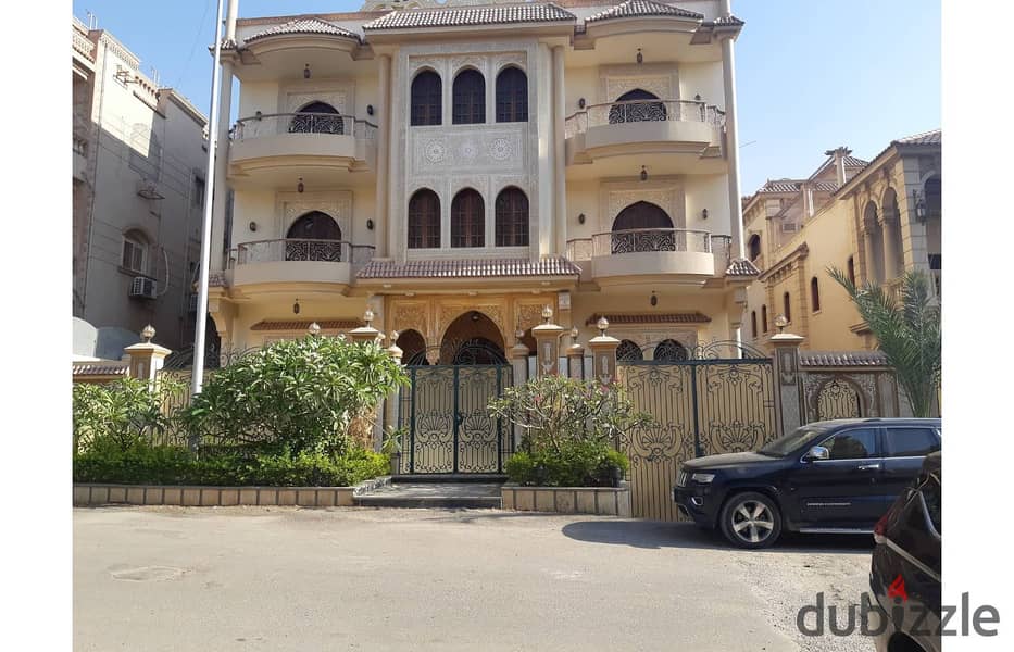 شقة 200 م في منطقة الفيلات في المجاورة الخامسة في التجمع الأول بالقرب من محور مصطفى كامل 0