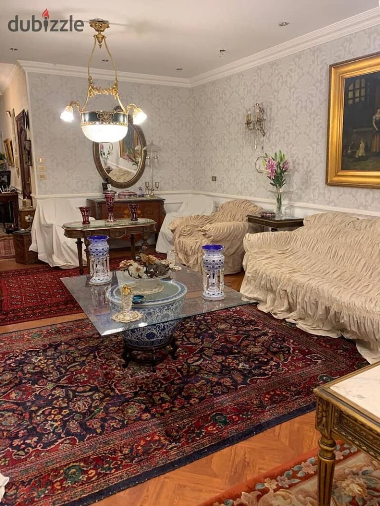 شقة 270 م في الحي الثامن في الشروق 0