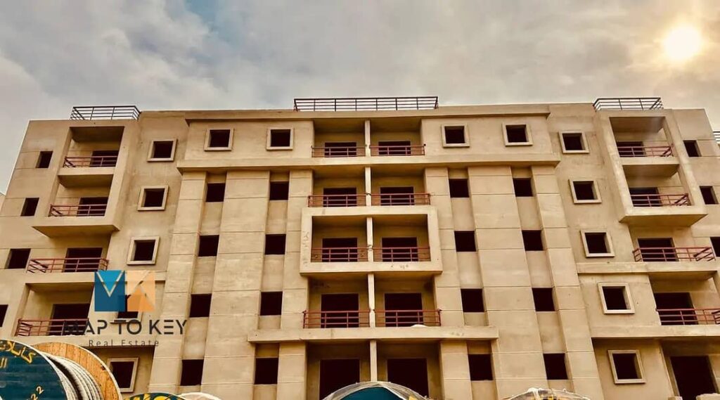 شقة للبيع في شيراتون بجانب سيتي سنتر الماظة على شارع الصاعقة في منطقة حيوية استلام سنة 0