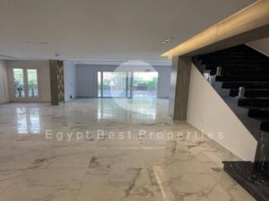 70,000 ج.م فيلا ٢٨٠م للايجار بموقع مميز ماونتن فيو هايد بارك