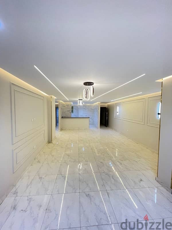 شقه تشطيب سوبر الترا لوكس في حدايق الاهرام  خلفي جانبي فيها بالكونه 0