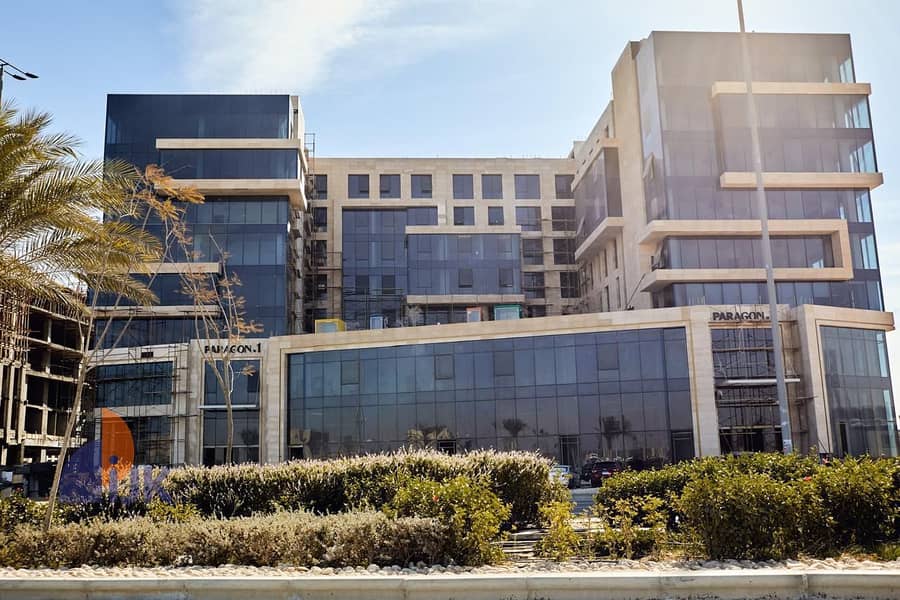 مكتب إدارى للبيع استلام فورى فى الحى المالى العاصمه الاداريه الجديده 0