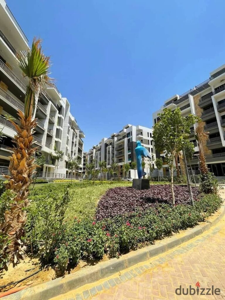 شقة للبيع في قلب التجمع الخامس خطوات من الجامعة الأمريكية في ايكون 0