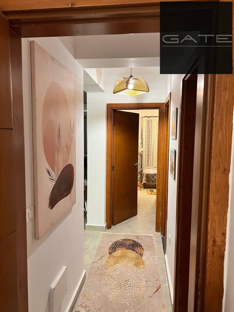 شاليه للبيع أرضي بجاردن تشطيب كامل شامل الفرش والأجهزة في ماونتن فيو راس الحكمة – مرحلة رودس موقع مميز قريب من حمام السباحة 0