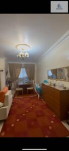 5,000,000 ج.م فرصتك تمتلك شقة مفروشة مكيفة بالكامل وجاهزة للسكن فورًا في أميز موقع بمدينة 6 أكتوبر، بدور رابع (قبل الأخير) بعمارة راقية فيها أسانسير .