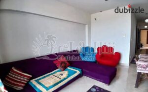 شاليه مفروش ومجهز بالكامل بالأجهزة والتكييفات يرى البحر وحمام السباحة للبيع ستلام فورى بمرحلة الايلاند فى مشروع بورتو السخنة 1,500,000 ج.م