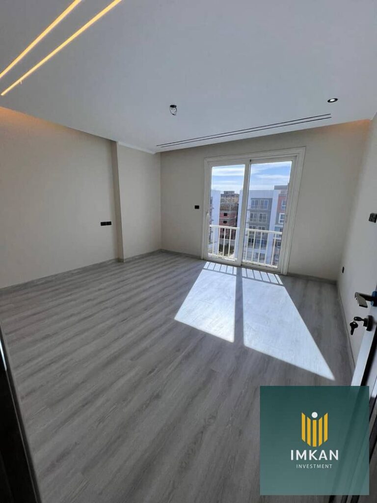 شقة  للبيع 170م متشطبة 3غرف فيو على جاردن و النادى فى كمبوند طلالة هليوبليس الجديدة بخصم كاش 50% 0