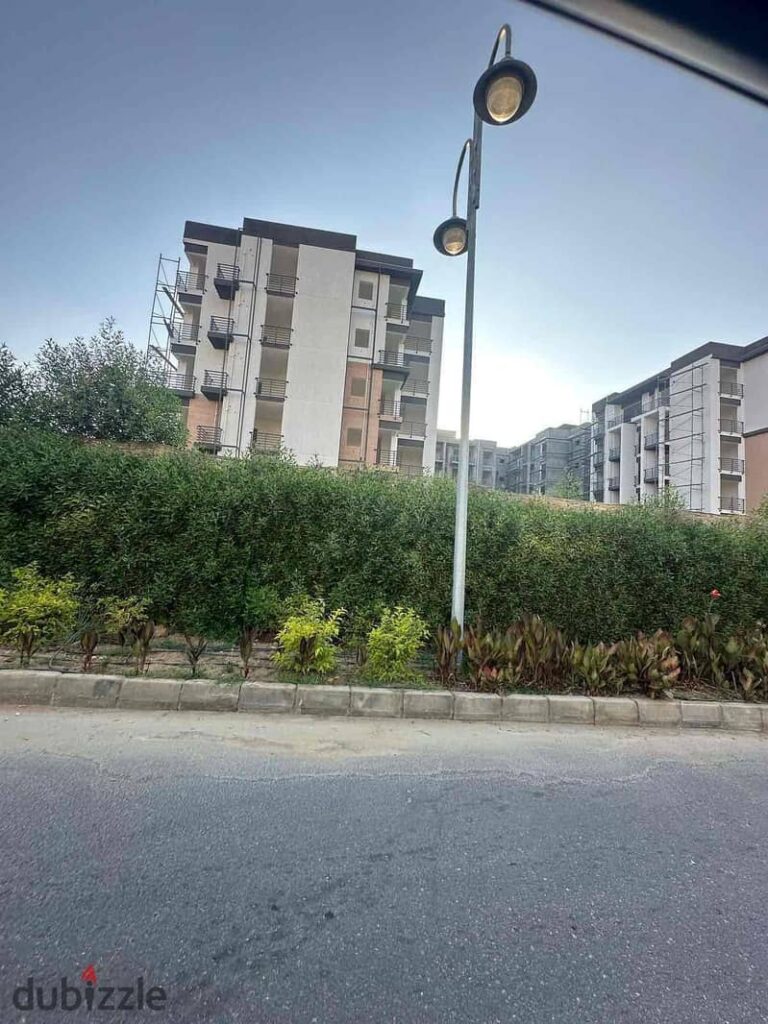 شقه 95 متر للبيع بمدينتي b8 حجز قديم مجموعه 87 دور رابع 0