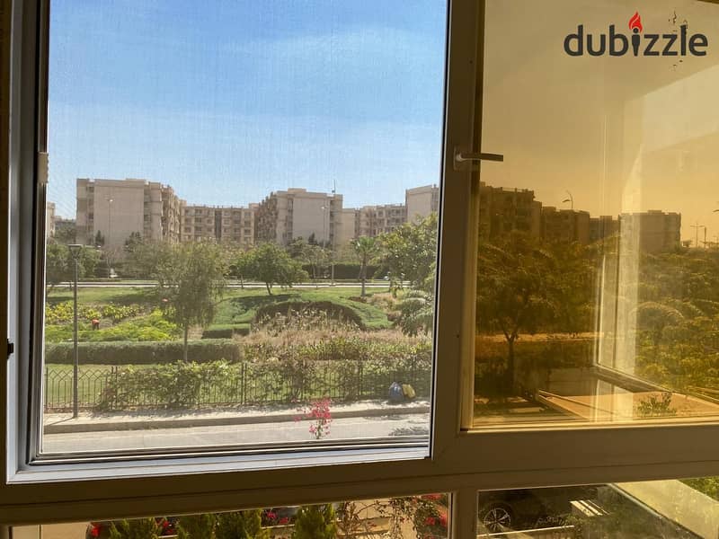 فيلا J تشطيبات خاصة اول سكن بالمطبخ بجوار الساوث بارك والخدمات قريب للبوابات 0