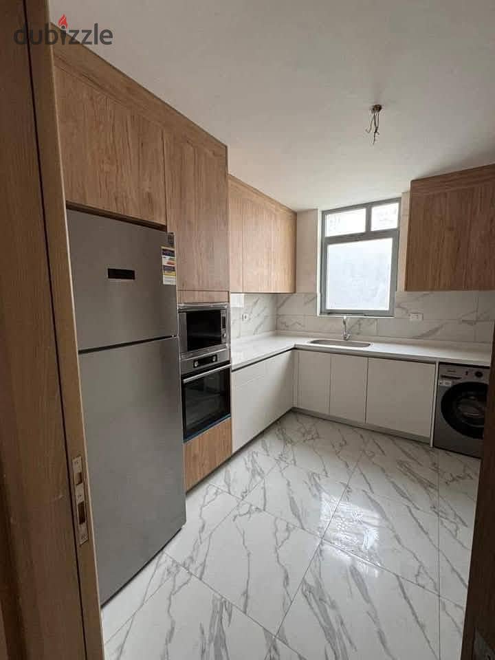 استلم فورا شقة متشطبةةمن المراسم فيفث سكوير التجمع 0