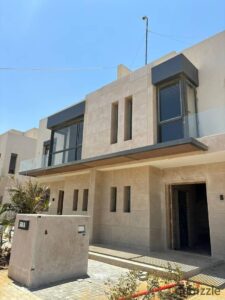 13,350,000 ج.م تاون هاوس ريسيل للبيع استلام فوري في الكارما جيتس الشيخ زايد بسعر لقطة