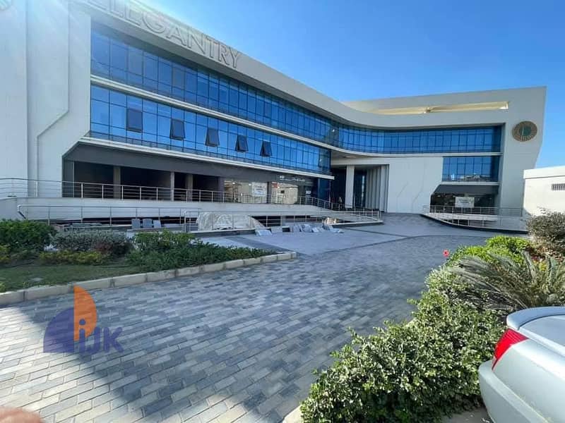 مكتب إدارى للبيع استلام فورى متشطب بالتكييفات دقيقة من التسعين الجنوبى 0