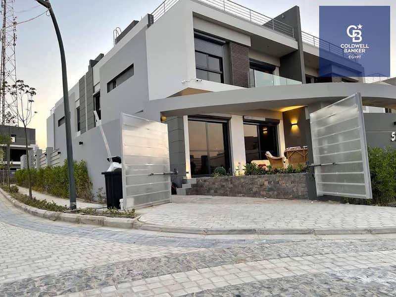 مقدم5% فقط"لافيستا"فيلا تاون هاوس للبيع في اميز لوكيشن في التجمع السادس-كمبوند الباتيو هيلز من لافيستا 0