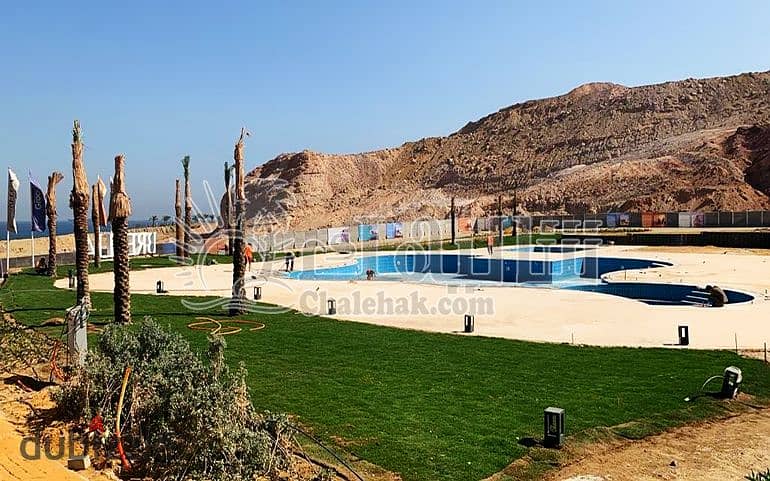 للبيع بالتقسيط شالية دور اول يري البحر وحمام السباحة بمنتجع ذا جروف فى العين السخنة 0