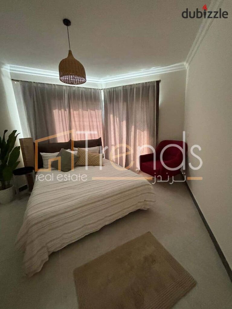 شالية بتشطيب مميز جدا ومعه روف خاص للبيع فى راس مطارمة صف أول على البحر ! 0