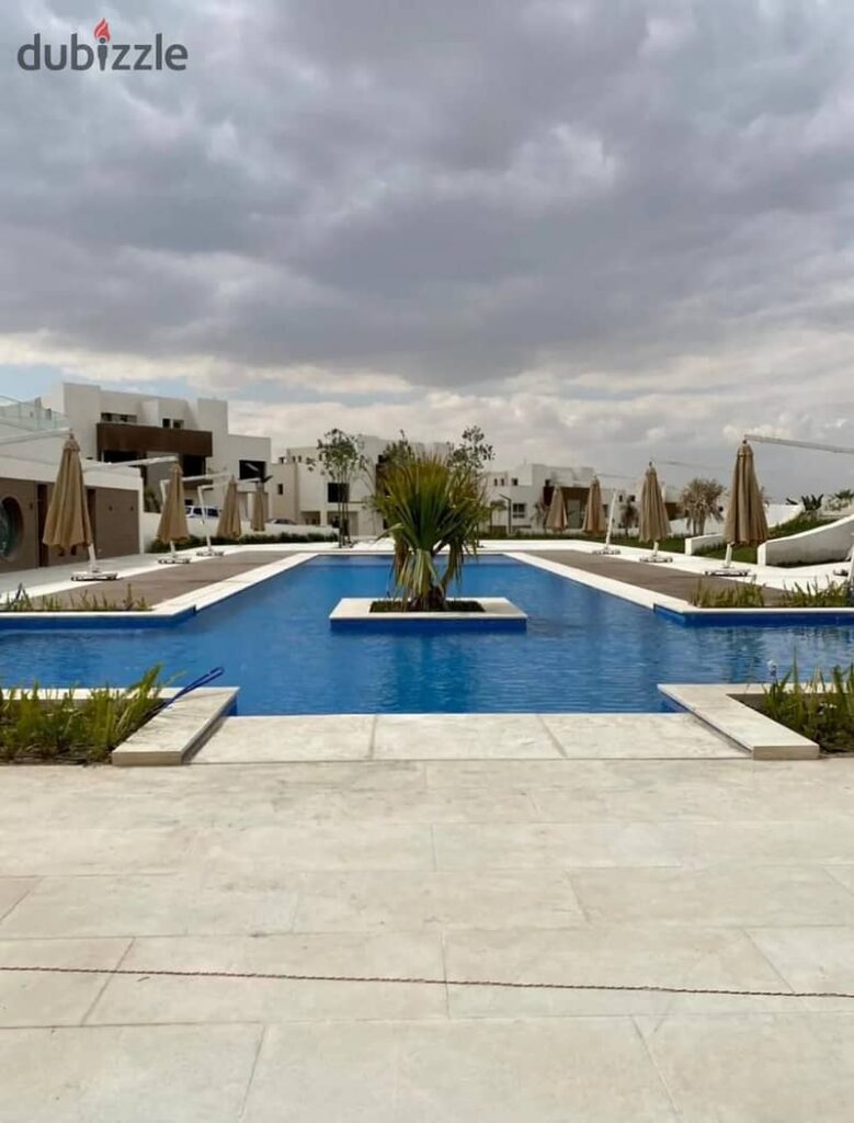 للبيع فيلا مستقله بالتشطيب 420م 75% تشطيب بحمام سباحه 5 غرف ماستر موقع مميز افضل فيو فى سولايا بالقرب من نيو جيزة و بالقرب من جولز ماونتن فيو و بالم ه 0