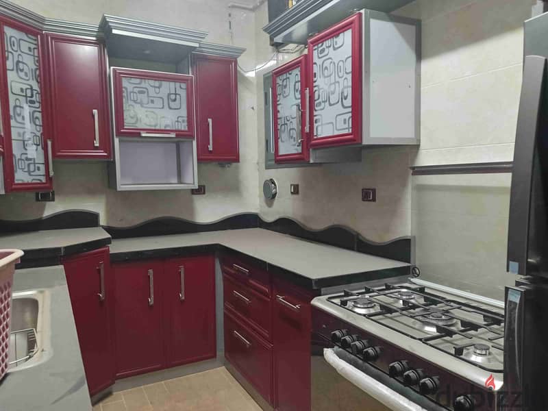 للبيع شقه 175م في حي الجامعه الرئيسي ناصيه 0