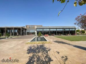 شقة للإيجار كمبوند ابراج زيد – الشيخ زايد متشطبة بالتكيفات والمطبخ – اول ساكن 35,000 ج.م