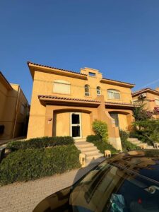 توين هاوس للبيع – تلال السخنة – المرحلة الأولى – مفروش بالكامل – صف ثالث على البحر – بالمطبخ والتكييفات (3 مكيفات) 12,000,000 ج.م