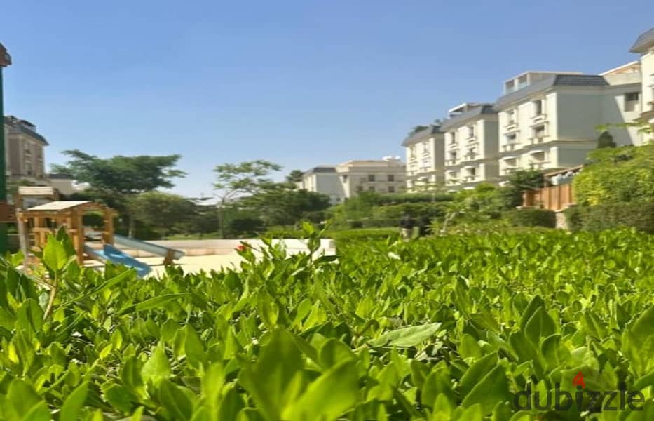 اى فيلا جاردن مميزة للبيع ف مونتن فيو هايد بارك 0