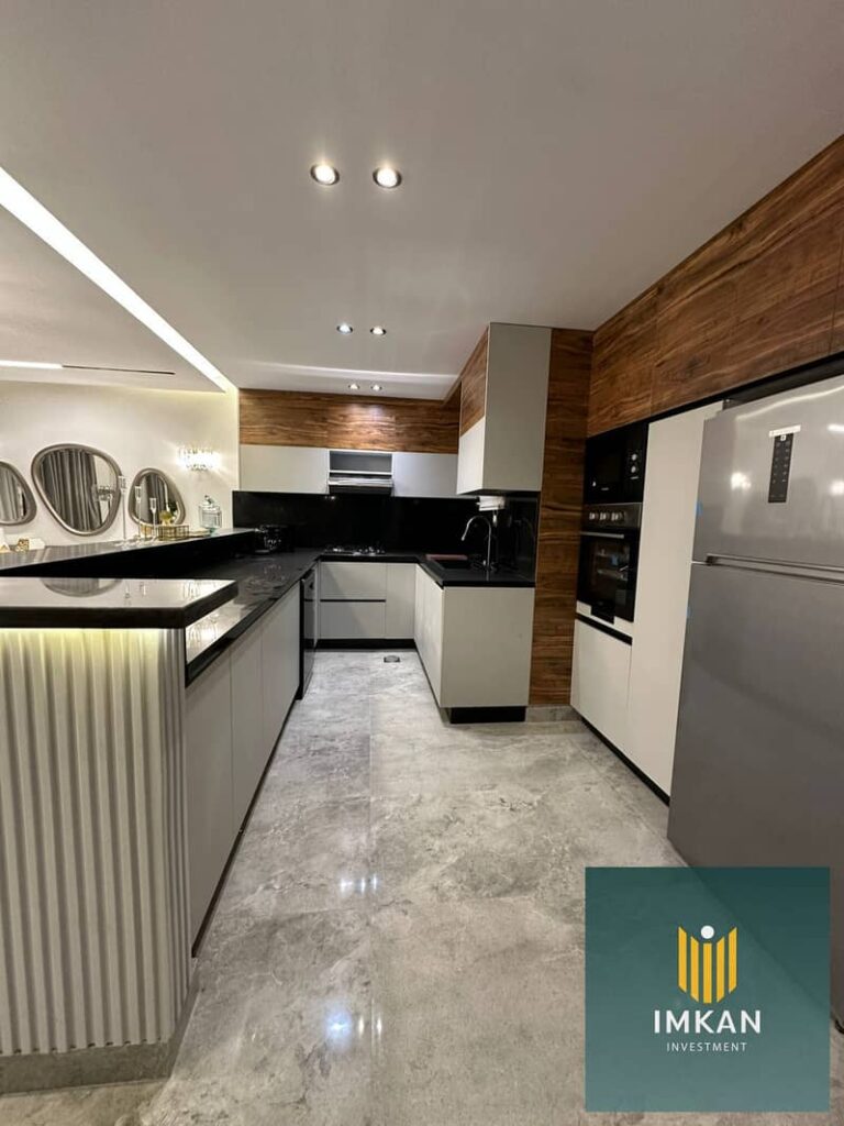 شقة 137م ومعاها روف 147م أستلام فوري متشطبة ألترا لوكس بالتجمع الخامس - كمبوند أمورادا 0